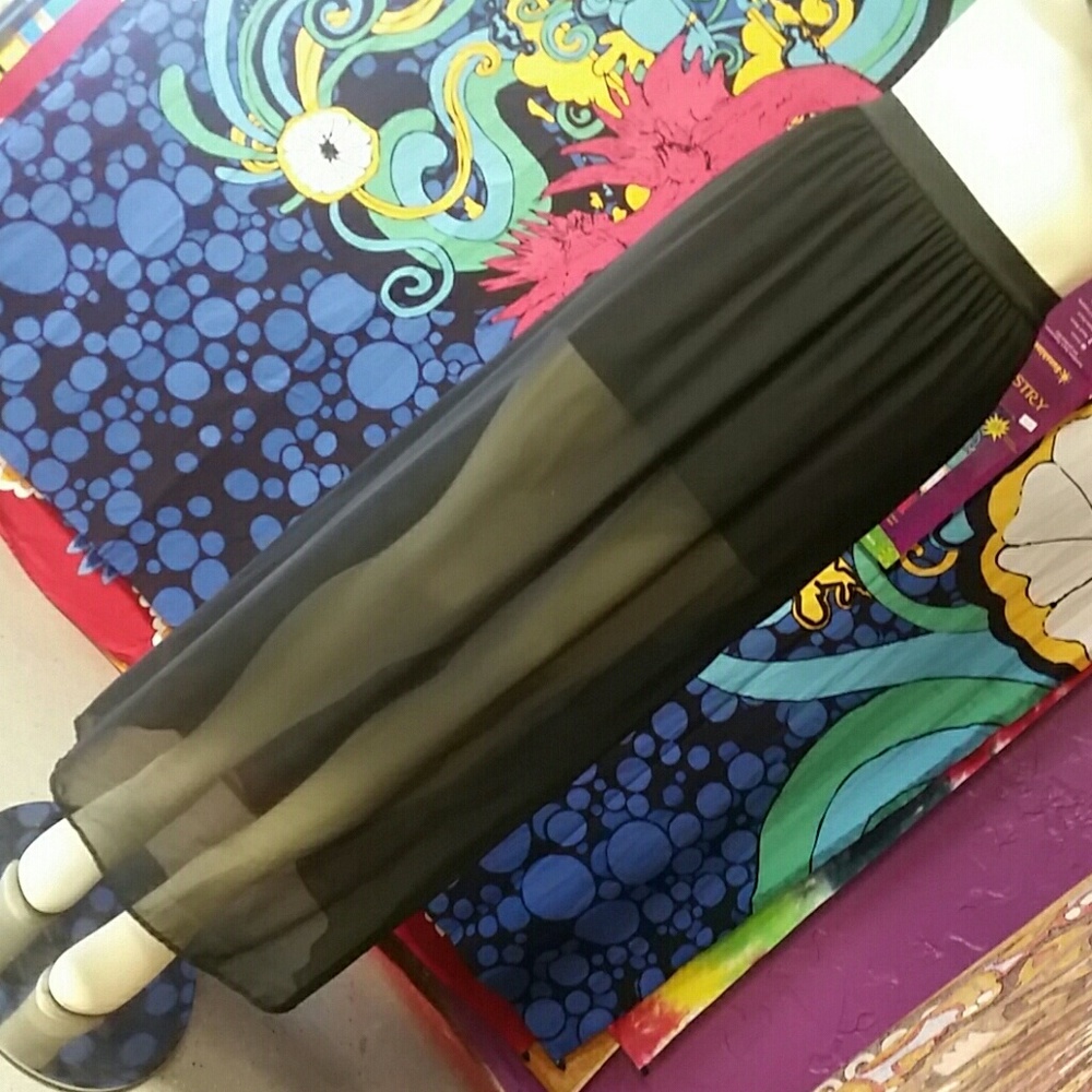 H&m black skirt